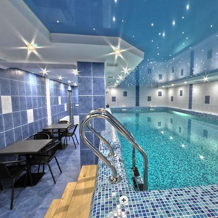 Hotel Forward Pool&Sauna Ясиня Экстерьер фото