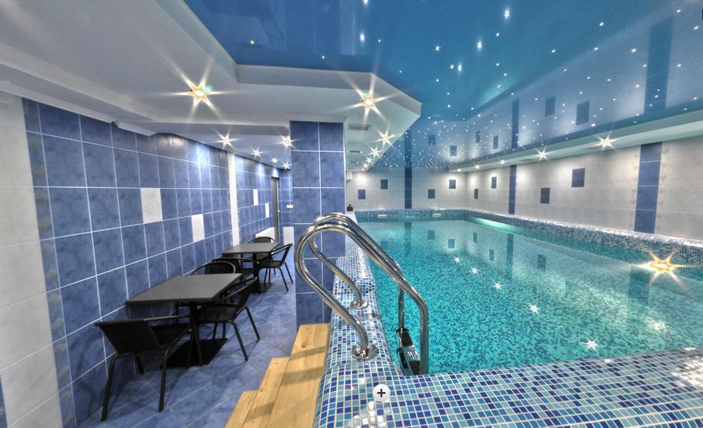 Hotel Forward Pool&Sauna Ясиня Экстерьер фото